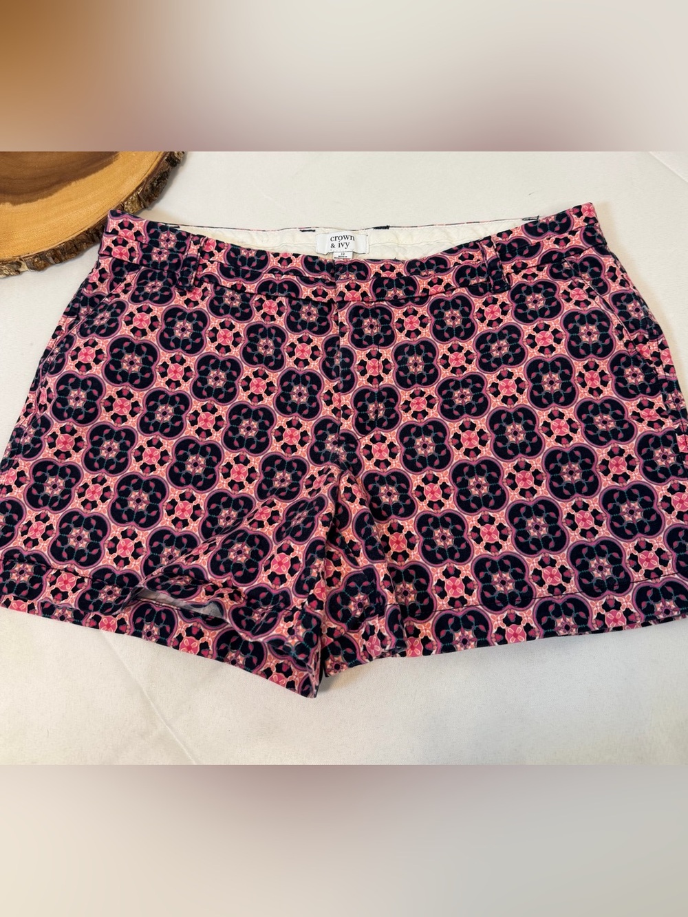 Crown & Ivy athletic shorts pink & navy geometric print Women’s Size 12‎